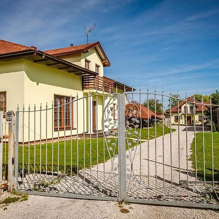 Jurajska Stokrotka Kotowice Exterior photo